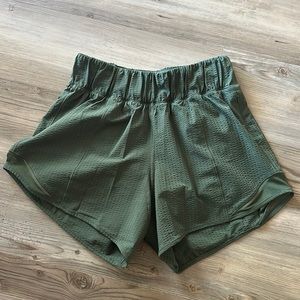 Lululemon High Rise Hotty Hot Short 4” Seersucker